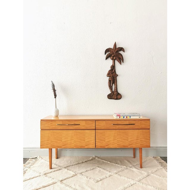 This large vintage wall relief made of carved wood dates from the 1950s/60s and embodies the era's longing for the South...