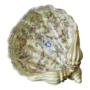 United Wilson 1897 Chinese Porcelain Shell Bowl – Hand Painted Floral With Gold Accents, Hong Kong