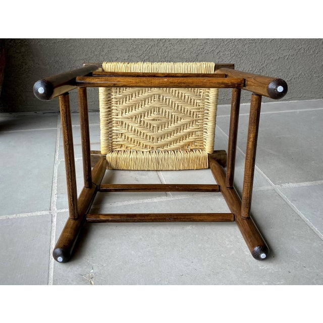 Mid 20th-Century Refined Rustic Maple Wood Mortise & Tenon Fiber Rush Saddle Seat Bench / Stool For Sale - Image 10 of 18