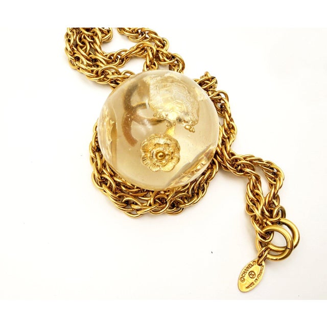 1980s Chanel Vintage Gold Plated CC Bag Tortoise Motif Large Ball Pendant Necklace For Sale - Image 5 of 7