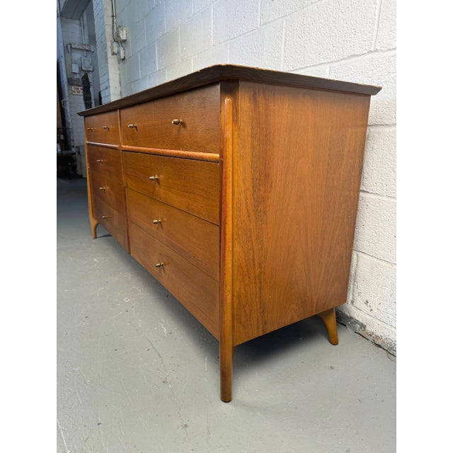 Mid 20th Century Vintage Sculpted Dresser by Stiehl Furniture New York For Sale In New York - Image 6 of 12