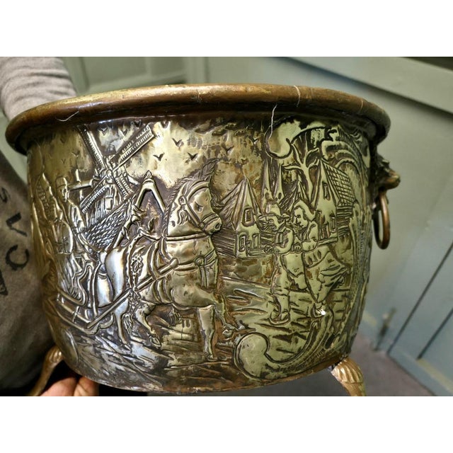 Dutch Embossed Brass Crested Log Bin, 19th Century For Sale - Image 3 of 8