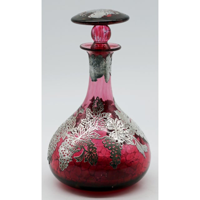 C. 1900 Cranberry Gold-Ruby Crackle Glass Decanter With Sterling Silver Overlay For Sale In Atlanta - Image 6 of 9