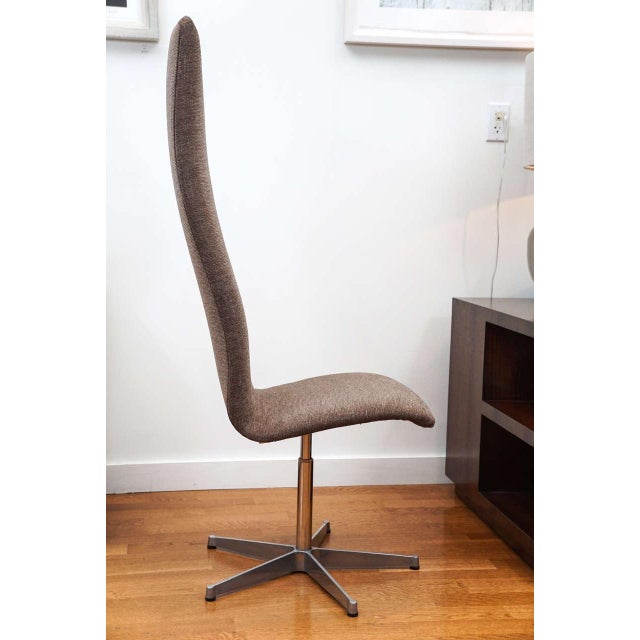 Denmark, circa 1960. By designer Arne Jacobsen for Foil Manufacturer. Aluminum and chrome high back "Oxford" chair....