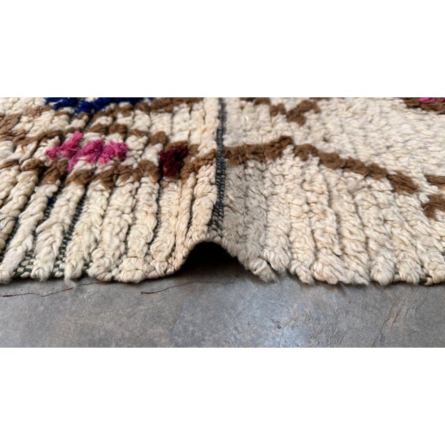 Cream 1990s Abstract Berber Rug - 4.7 X 2.4 Ft For Sale - Image 8 of 10
