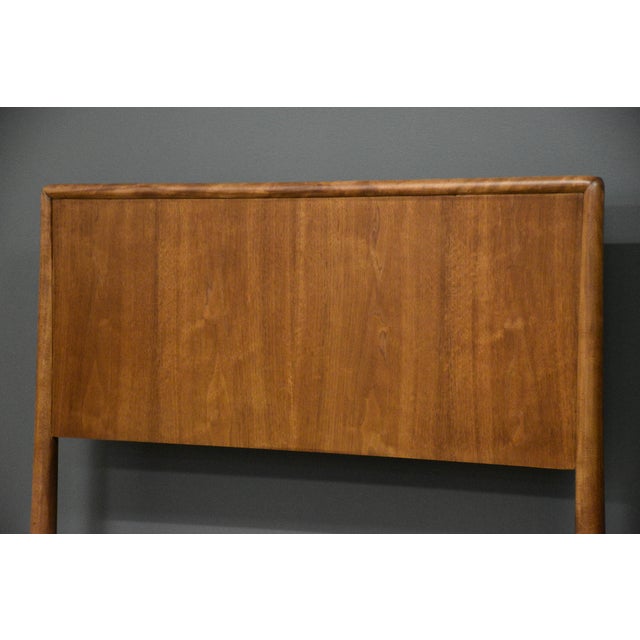 Brown Refinished t.h. Robsjohn Gibbings for Widdicomb Twin Beds - A Pair For Sale - Image 8 of 8