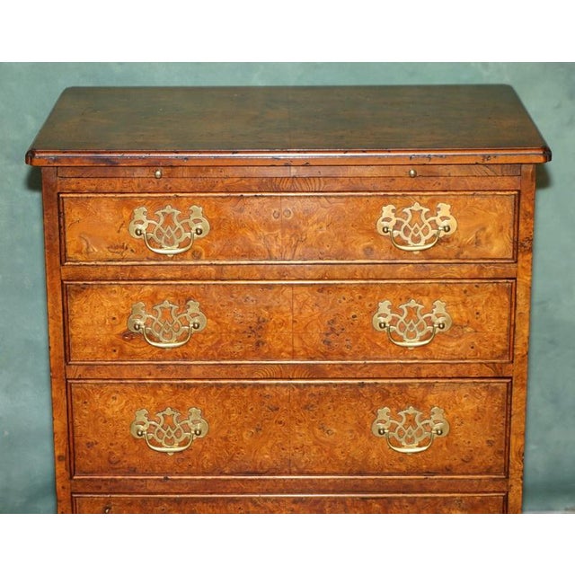 George III Style Burr Elm Chest of Drawers with Brushing Slide For Sale - Image 4 of 18