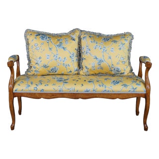 Vintage Minton Spidell French Provincial Style Walnut Window Bench & Pillows For Sale