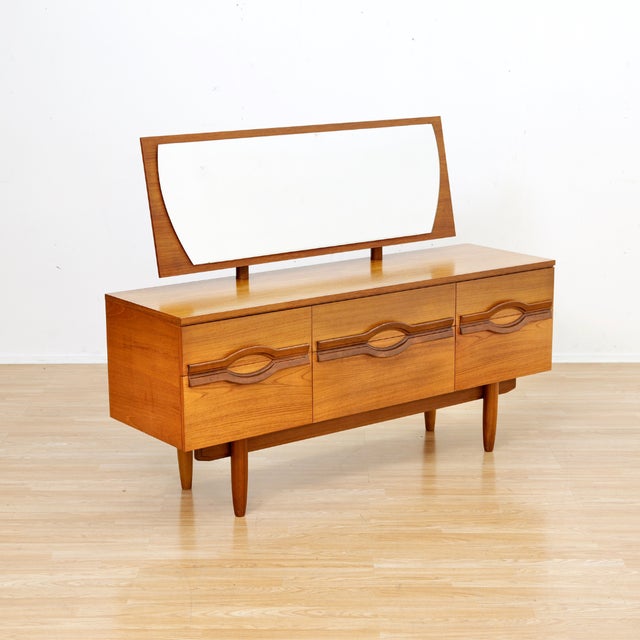 1960s Mid Century Dresser Vanity by Wrighton Furniture, Attributed For Sale In Los Angeles - Image 6 of 12