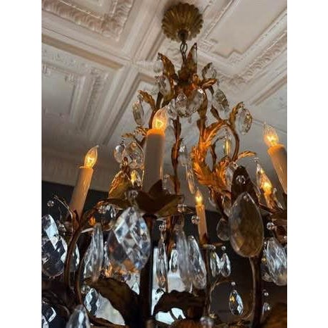 Vintage Italian Gilt Tole Chandelier — Exceptional Mid-Century Modern Elegance An extraordinary vintage Italian gilt tole...