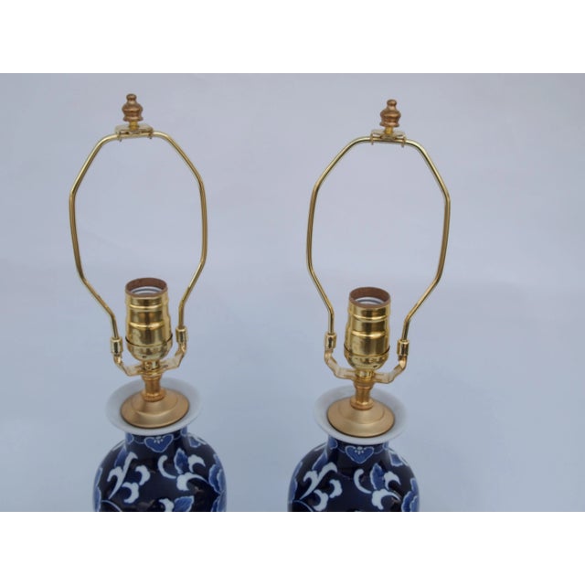 Chinese Pair of Chinese Blue and White Lamps For Sale - Image 3 of 5