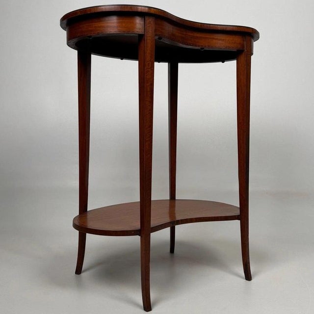 19th Century English Satinwood Kidney-Shaped Side Table For Sale - Image 6 of 11