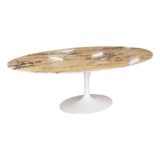 Oval Tulip Dining Table by Eero Saarinen for Knoll Inc. / Knoll International, 1960 For Sale