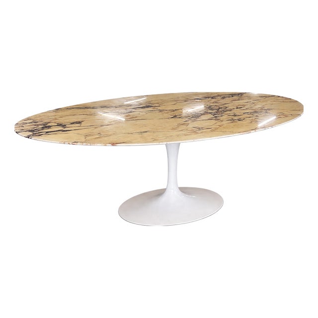 Oval Tulip Dining Table by Eero Saarinen for Knoll Inc. / Knoll International, 1960 For Sale