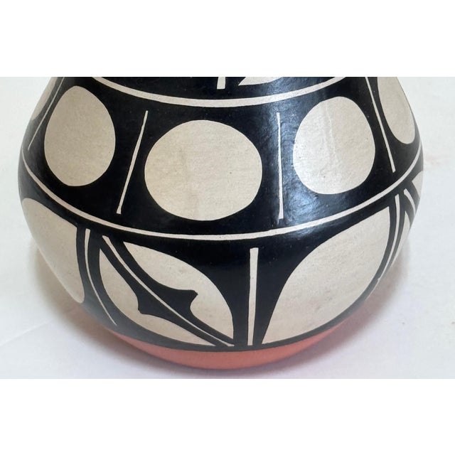 1970s San Domingo (Kewa) Black-on-Cream Pottery Jar by Darrin Aguilar, Circa 1970s For Sale - Image 5 of 9