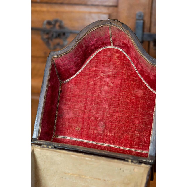 English George III Period Early 18th Century Walnut Box with Brass Hardware For Sale - Image 4 of 15