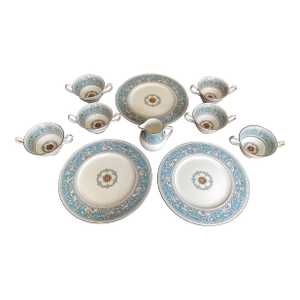 Dishes Fit for a Queen (Or Khaleesi): Vintage Wedgwood Florentine Turquoise, 1940s Hand-Painted Set