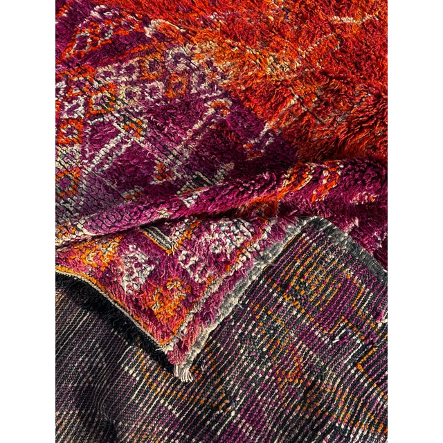 1970s Authentic Moroccan Boujad Rug – Handmade Berber Wool Rug – Large Tribal Area Ru For Sale - Image 11 of 11