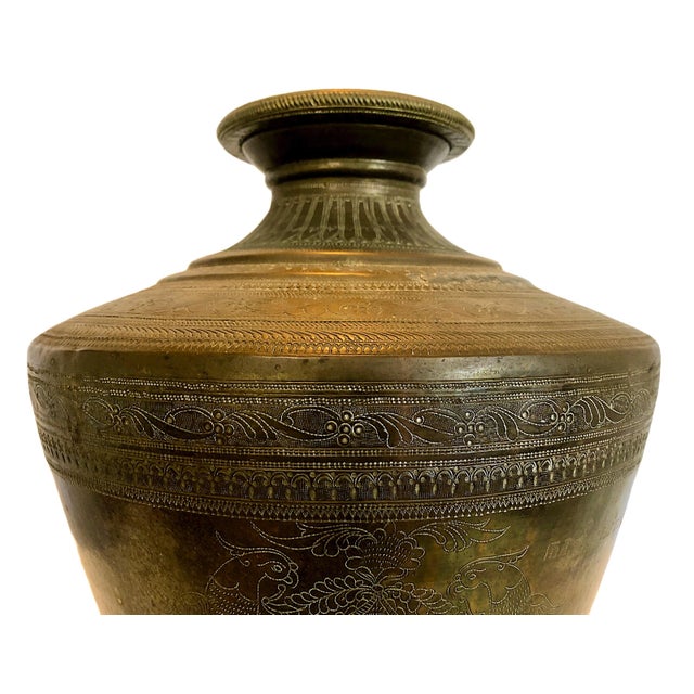 A Late 19th-Century Tamil Ritual and Utilitarian Bronze Water Vessel For Sale In San Francisco - Image 6 of 14