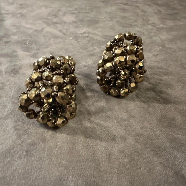 1960s Costume Jewelry Gilt Metal and Beads Italian Clip-on Earrings For Sale - Image 4 of 9