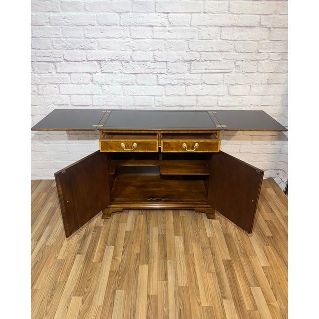 This is a beautiful Henredon Aston Court flip top mahogany server in GREAT condition! Super elegant piece with rich wood...