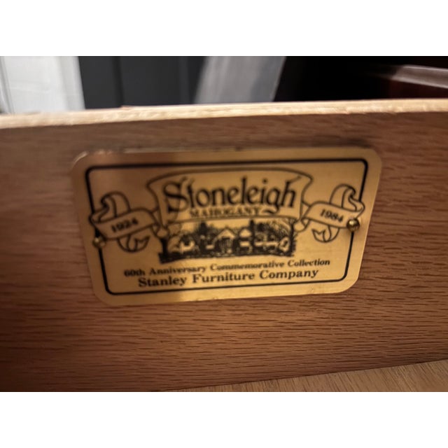 American Late 20th Century Mahogany China Cabined Breakfront - Stoneleigh by Stanley For Sale - Image 3 of 4