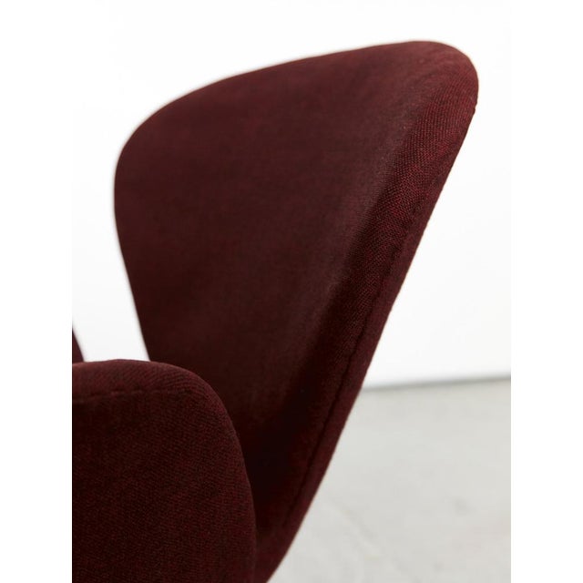 Metal Swan Chair by Arne Jacobsen for Fritz Hansen, 2001 For Sale - Image 7 of 15