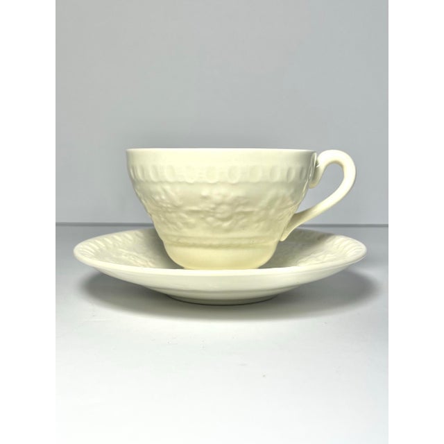 Wedgwood 1950s English Wedgwood “Wellesley” Ceramic Tea Cups & Saucers - Set of 6 For Sale - Image 4 of 9