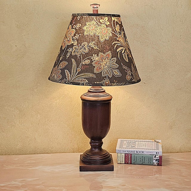 Vintage Traditional Wood-Look Urn Table Lamp With Floral Botanical Shade For Sale - Image 4 of 18