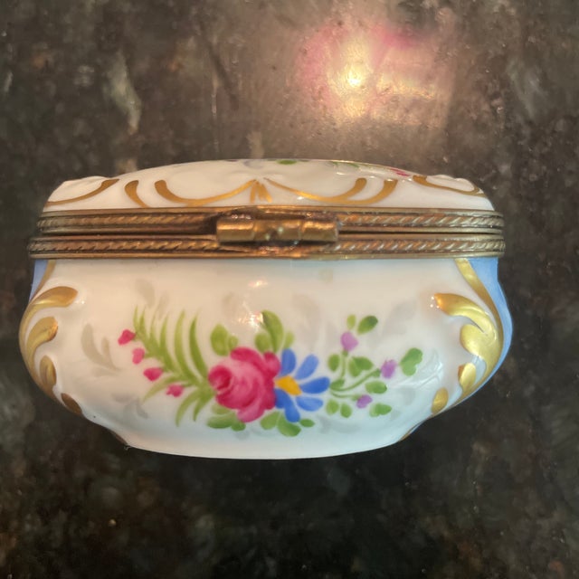 Traditional Limoges Romance Pont Main Box For Sale - Image 3 of 8