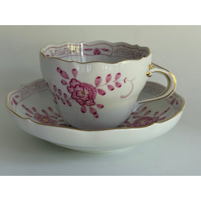 Neuer Auschnitt Coffee Cup and Saucer with Purple Indian Painting and Gilt Rim from Meissen, 1990s, Set of 2 For Sale - Image 9 of 9