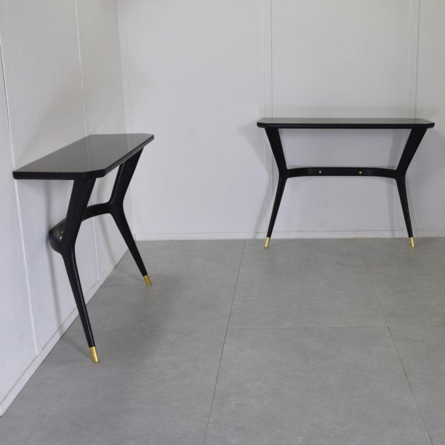 Ico Parisi Console Tables in Black Lacquered Walnut with Brass Details and Glass Top attributed to Ico Parisi, 1950s, Set of 2 For Sale - Image 4 of 7