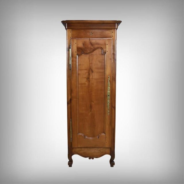 A cherrywood standing man table, typical of the louis xv style, exudes a refined and welcoming presence. This regional...