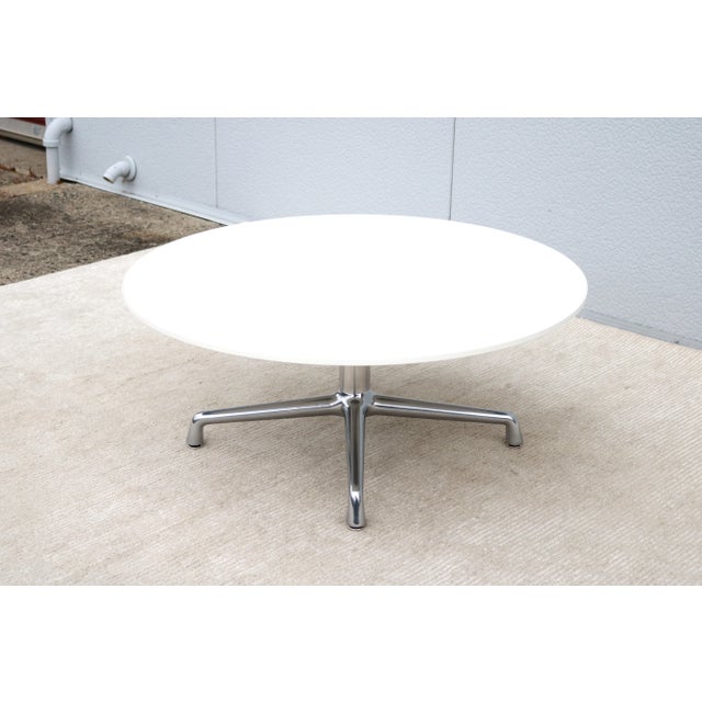 Modern Scott Wilson & Minimal for Coalesse Sw_1 White Round Occasional Table For Sale In New York - Image 6 of 12