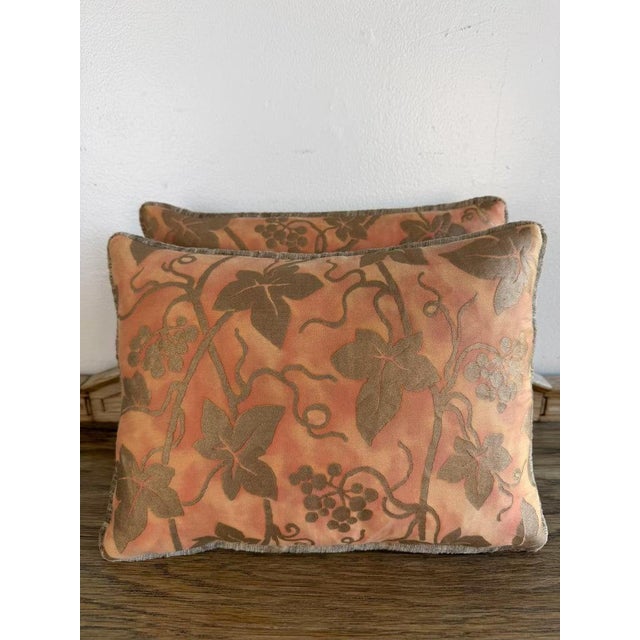 A beautifully tailored pair of decorative pillows crafted from authentic Fortuny printed cotton in the celebrated Moresco...