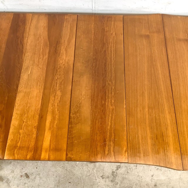 Vintage Mid-Century Console to Dining Table With Scalloped Top & Brass Sabots, 21”–78”, 1960s For Sale - Image 15 of 18