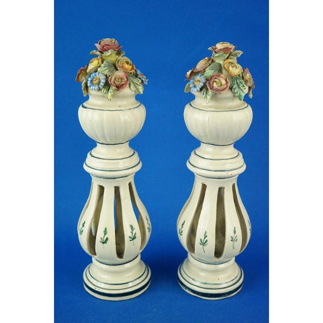Art Nouveau Ceramic Columns with Miniature Vases and Flowers from Bassano Nove Factory, Italy, Late 19th Century, Set of 2 For Sale - Image 4 of 18
