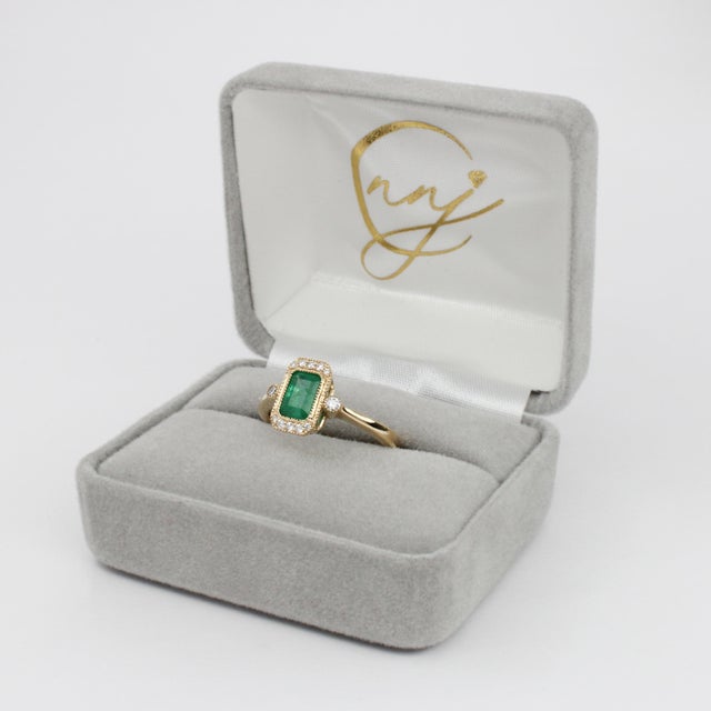1ct Emerald Ring With Earth Mined Diamonds in Solid 14k Yellow Gold Emerald Cut Size 6.75 For Sale In Columbus - Image 6 of 6