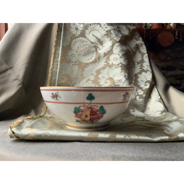 Exquisite 19th Century French Chinnoiserie Footed Porcelain Bowl With Heraldic Crest For Sale - Image 10 of 11