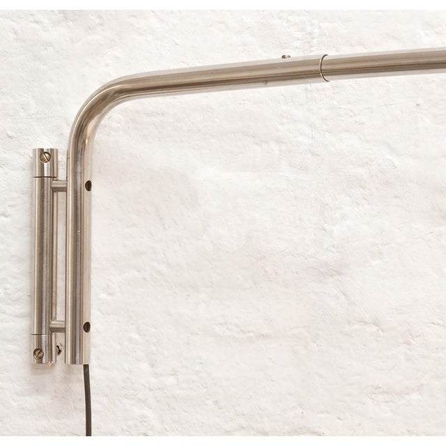 The lamp is extendable from 195 to 257 cm and can be swiveled sideways. European Plug (up to 250V).The wiring of this item...