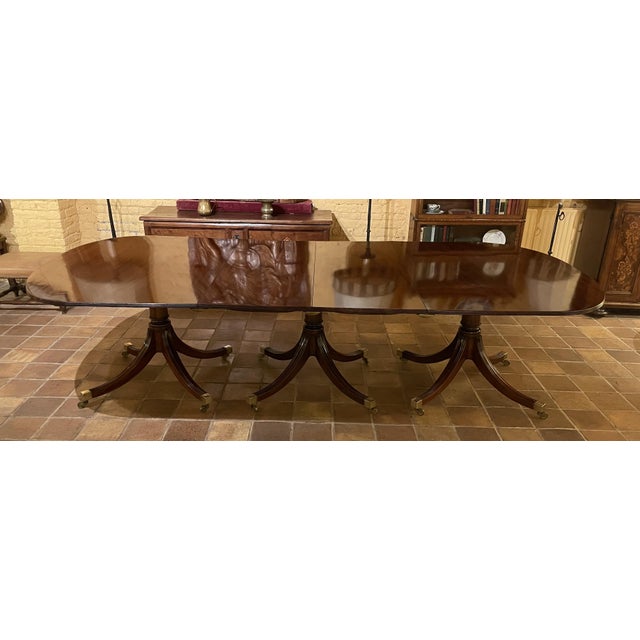 Superb large English solid mahogany table from the early 20th century, composed of three four-legged legs. This superb...