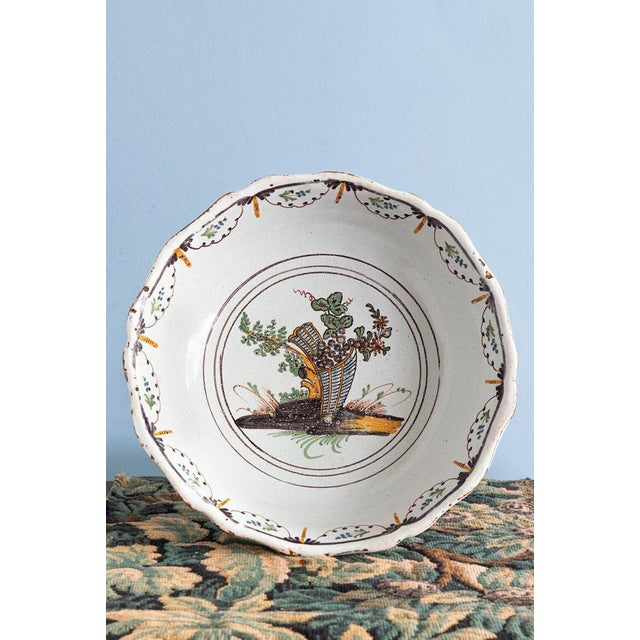 White 18th Century Faience Pannier Serving Bowl from Nevers For Sale - Image 8 of 8