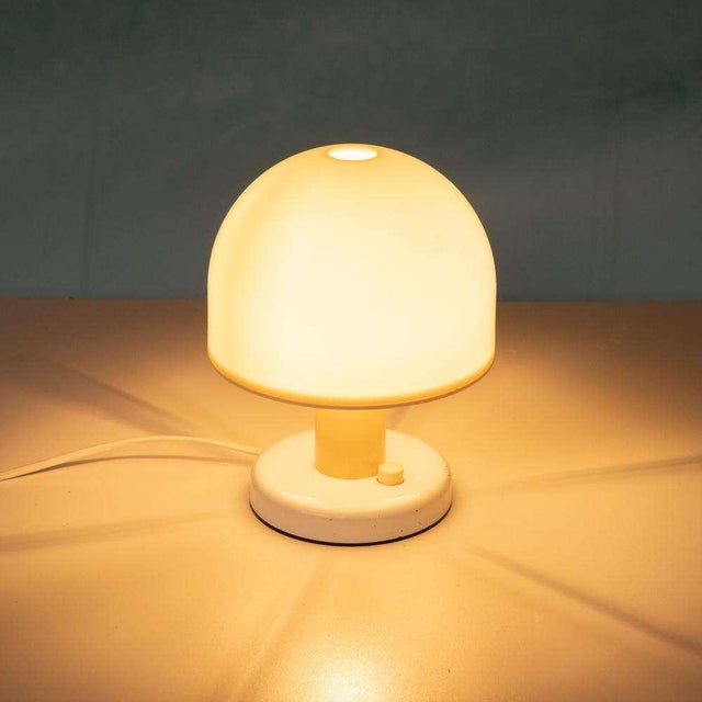 White Space Age Italian Mushroom Table Lamp, 1970s For Sale - Image 8 of 13