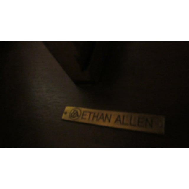 1990s Ethan Allen Flame Mahogany Round Kitchen Dining Room Table Amazing For Sale - Image 9 of 12