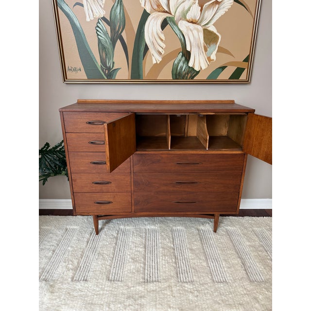 Vintage 1960s Broyhill Sculptra Walnut Mid Century Magna Chest Dresser For Sale In Houston - Image 6 of 12