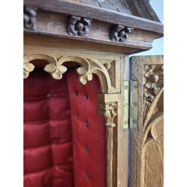 Small Neo-Gothic Style Niche in Finely Carved Oak, 19th For Sale - Image 3 of 12
