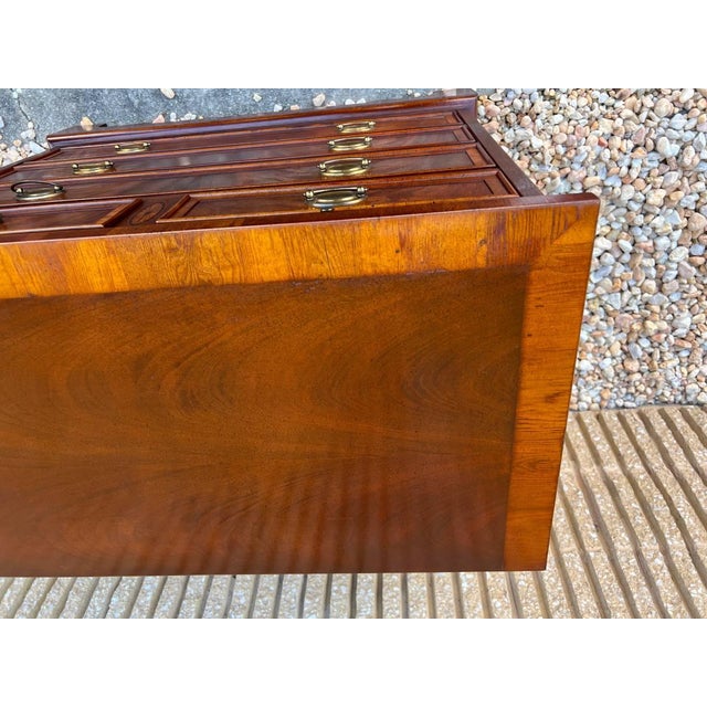 Late 20th Century Late 20th Century Hekman Copley Place Georgian Chippendale Style Inlaid Flame Mahogany Bachelors Chest/ Nighstand For Sale - Image 5 of 18
