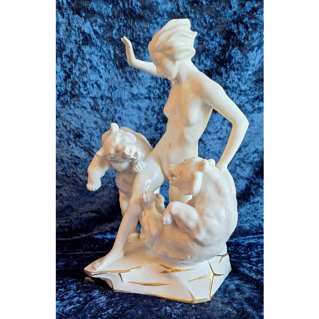 Art Deco Jealousy Figurine in White Porcelain with Gold Decoration by Karl Tutter for Hutschenreuther, 1920s-1940s For Sale - Image 6 of 9