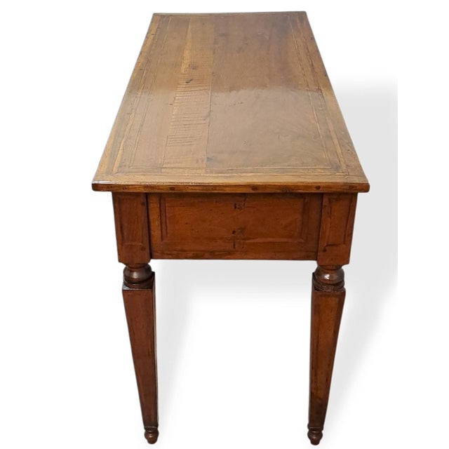 Elegant Louis XVI Writing Desk – Parma Area, Late 18th Century Splendid solid walnut writing desk, dating back to the...