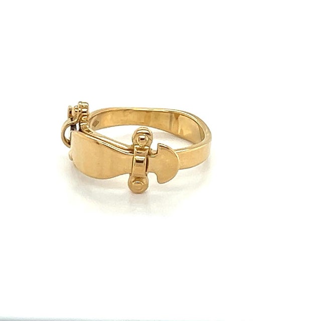 Elevate your jewelry collection with the Louis Vuitton 18k Yellow Gold Stand By Me Ring. A testament to sophistication and...